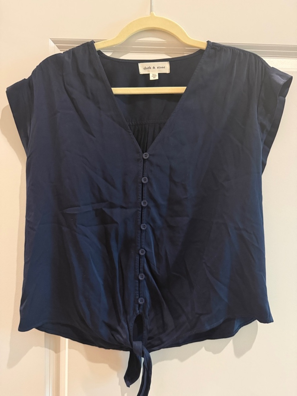 cloth & stone Navy Button-Front Tie-Hem V-Neck Blouse